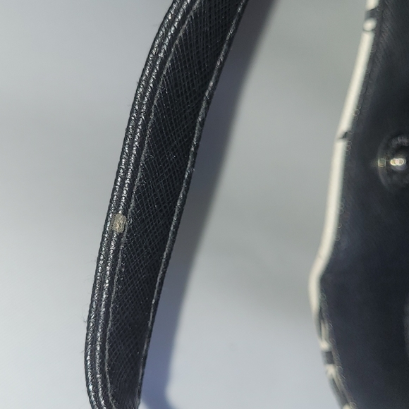 Off white & Black magnetic bow closure bag - Picture 8 of 8